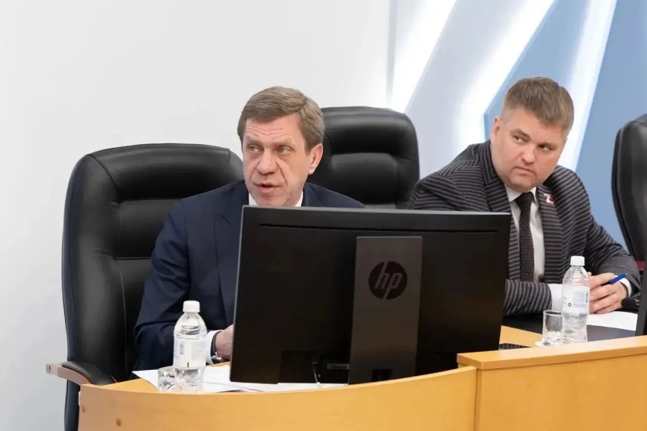 Слева депутат Клишин В.В., справа депутат Олейников А.И.